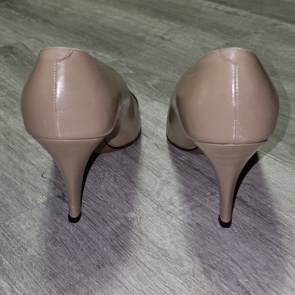 AUTHENTIC CHANEL VINTAGE HEELS - Picture 5 of 11